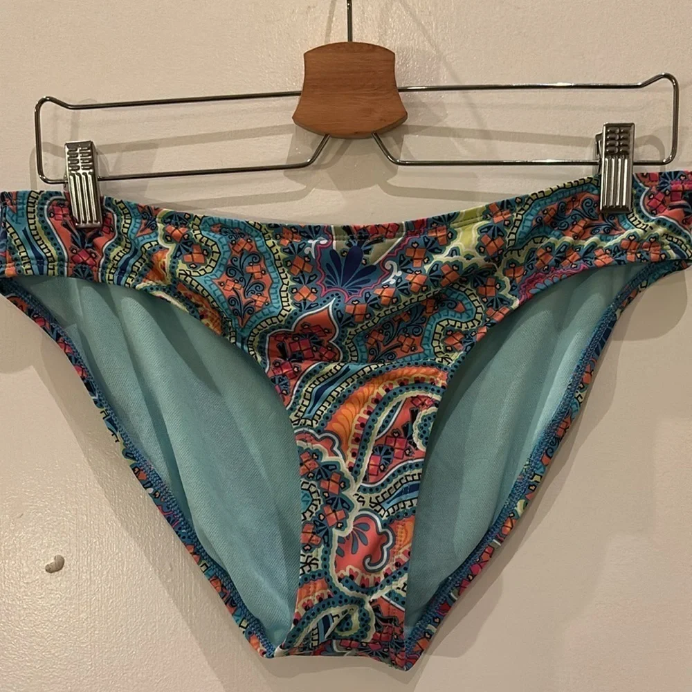 Colorful 2 piece tankini bathing suit. Top is has underwire and lined.
